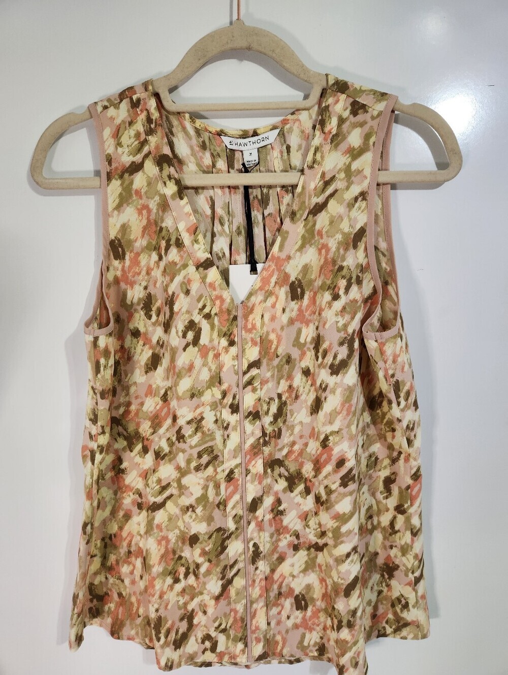 41 Hawthorn Sleeveless V-Neck Top in Pink, Olive and Cream Print, Size MED